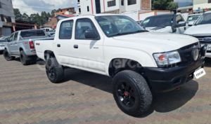 foto de Autos marca Toyota seminuevo modelo Hilux CD 4X4 año 2004
