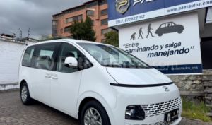 foto de Autos marca Hyundai seminuevo modelo Staria año 2024 en Cuenca