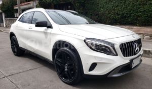 foto de Autos marca Mercedes Benz seminuevo modelo GLA 250 4 MATIC año 2017 en Cuenca