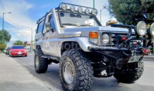 foto de Autos marca Toyota seminuevo modelo Land Cruiser 4500 EFI año 2000 en Ambato