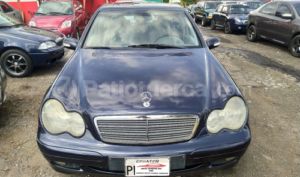 Mercedes Benz—™ C200 2001