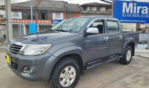 Toyota New Hilux SR 2015