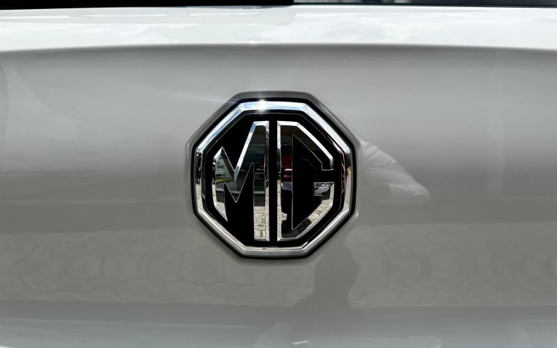 MG