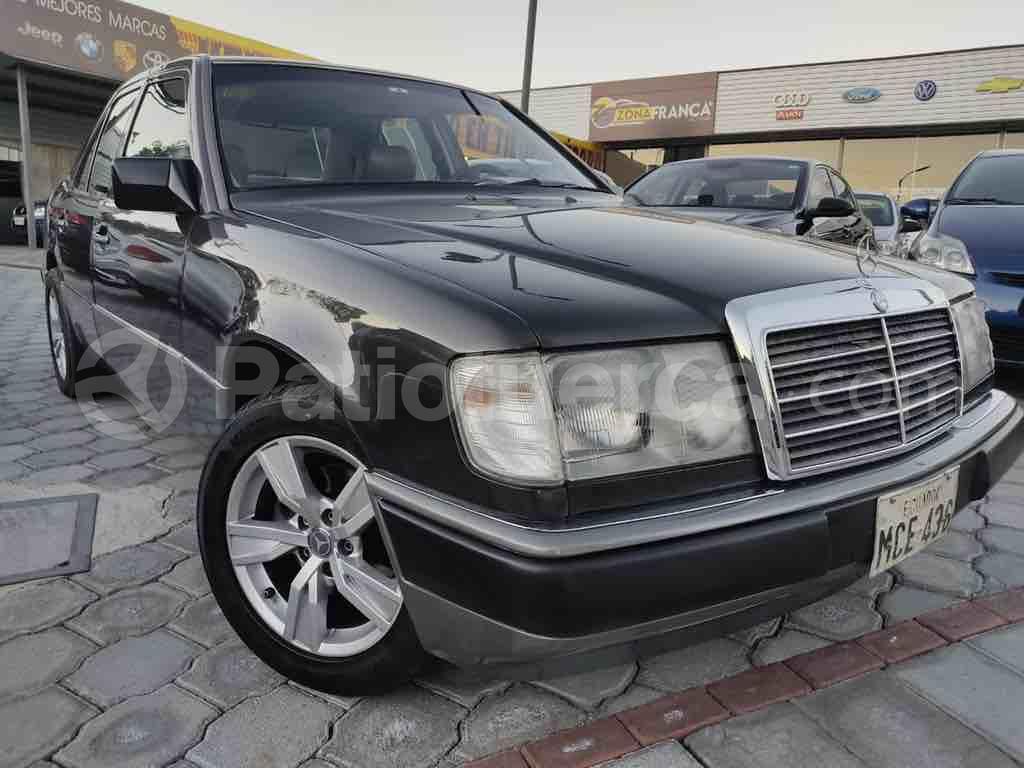 Mercedes Benz—™ E300