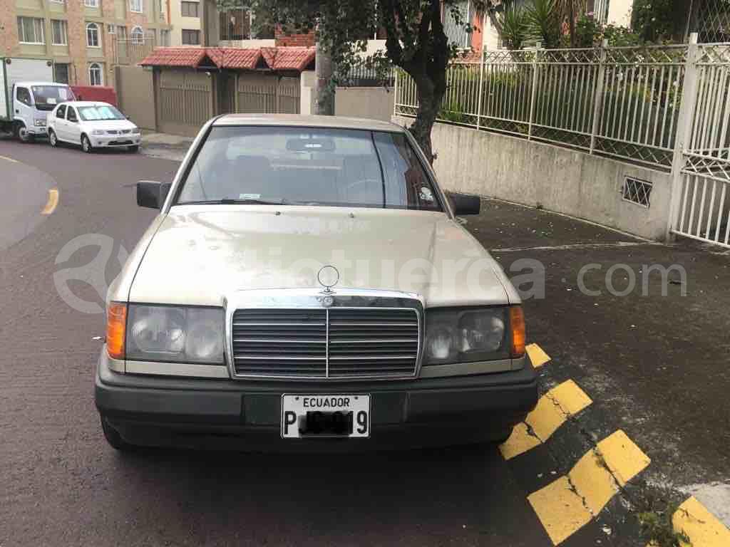 Mercedes Benz—™ 230