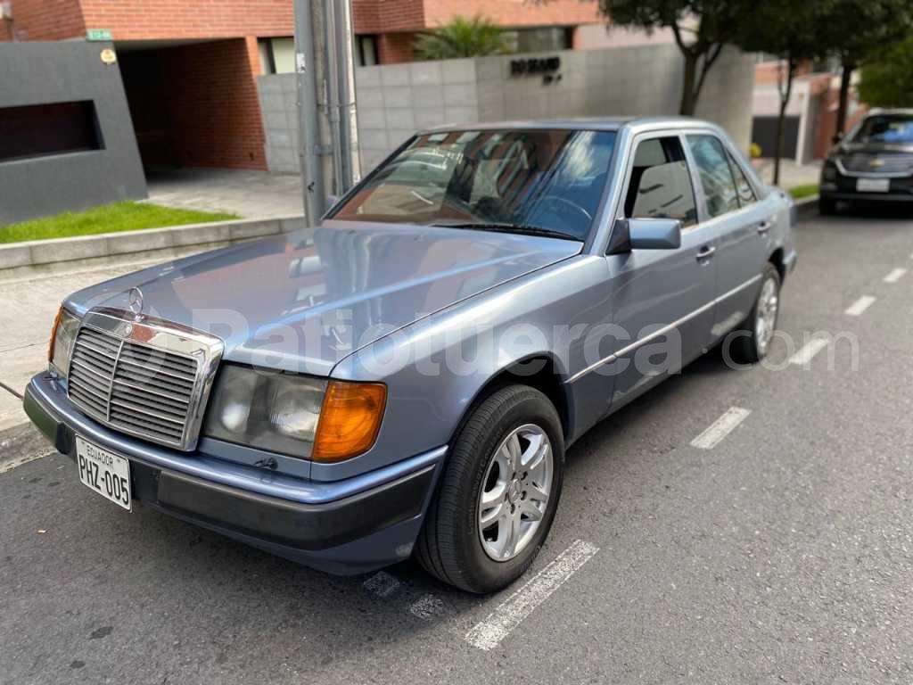 Mercedes Benz—™ 300E