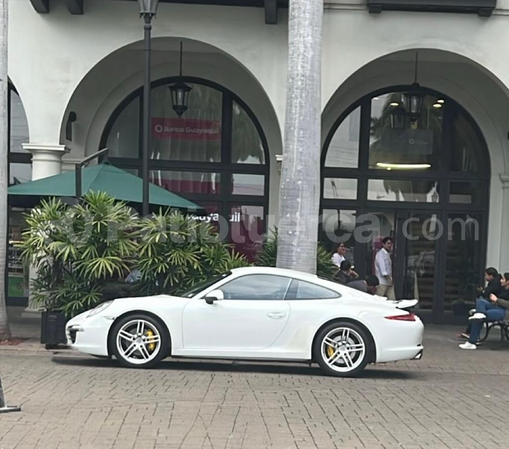 Porsche 911 Carrera 4 2015