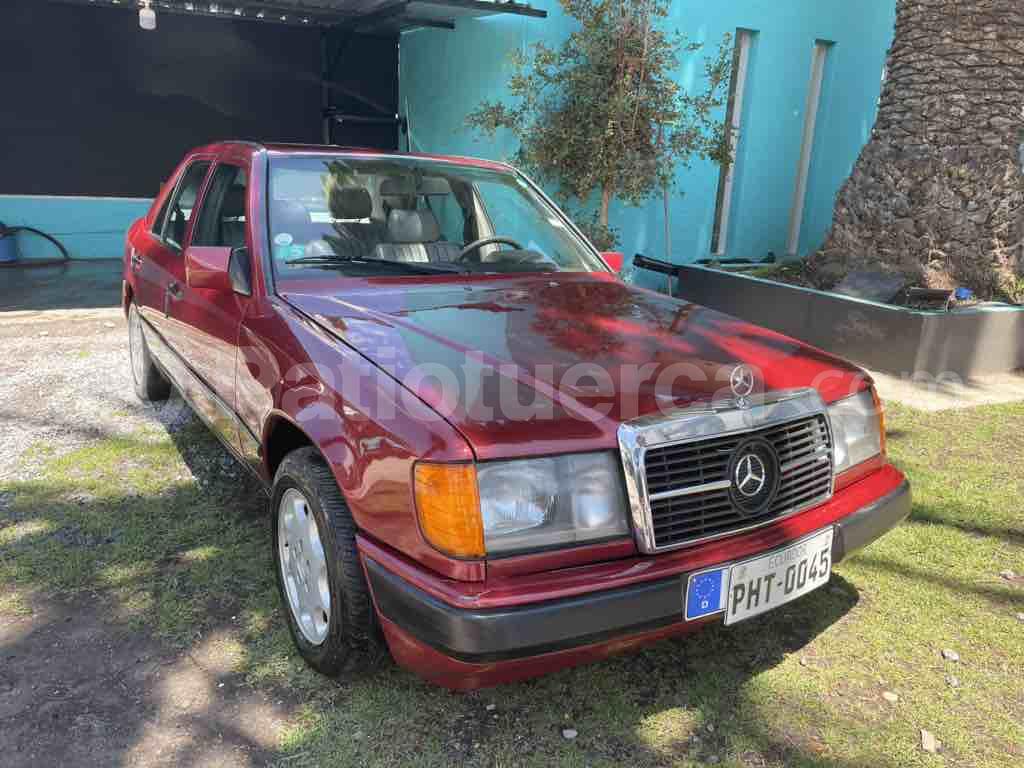 Mercedes Benz—™ 300E