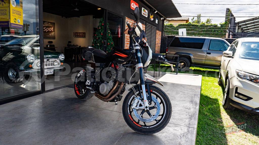 Husqvarna Nuda 900 2013
