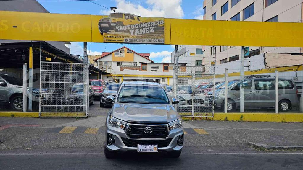 Toyota New Hilux SR