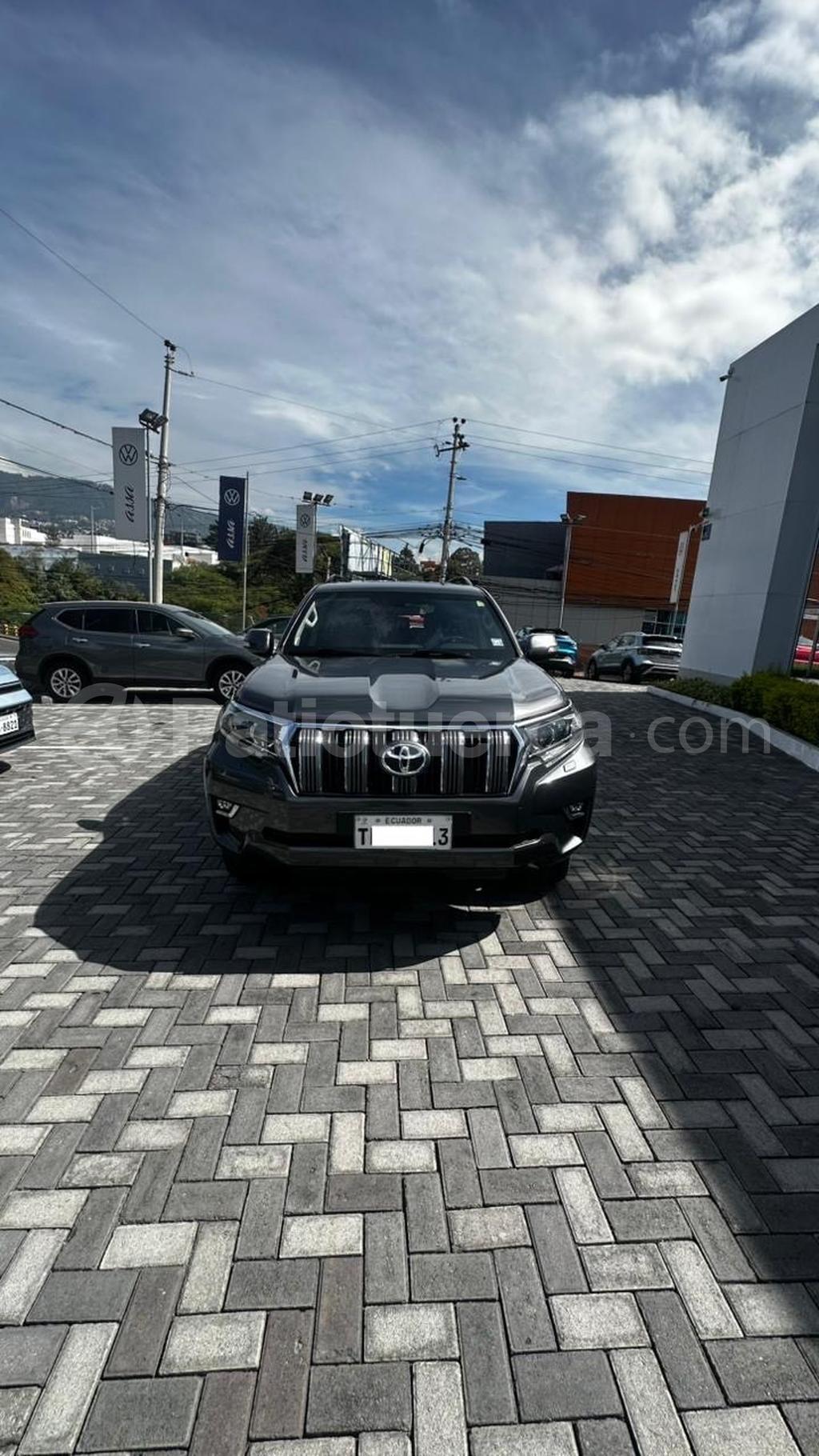 Toyota Land Cruiser Prado VX 2022