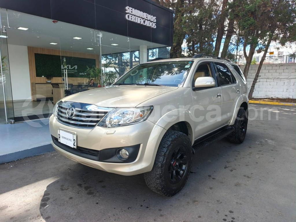 Toyota Fortuner 2016