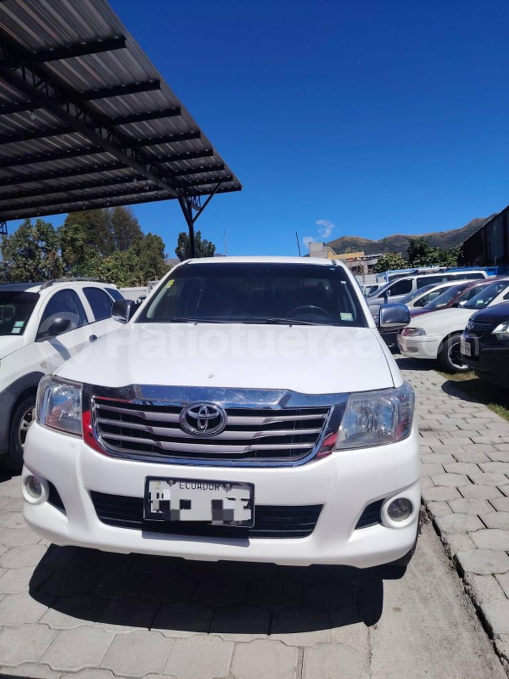 Toyota ETT HILUX 2013