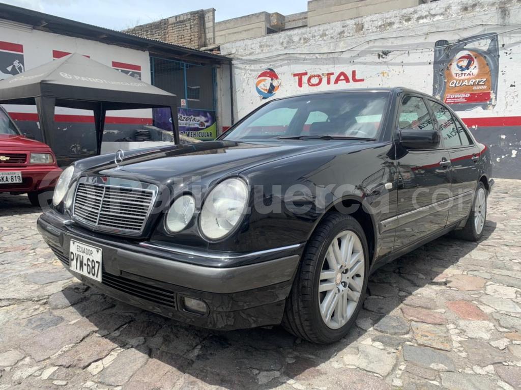 Mercedes Benz—™ E240