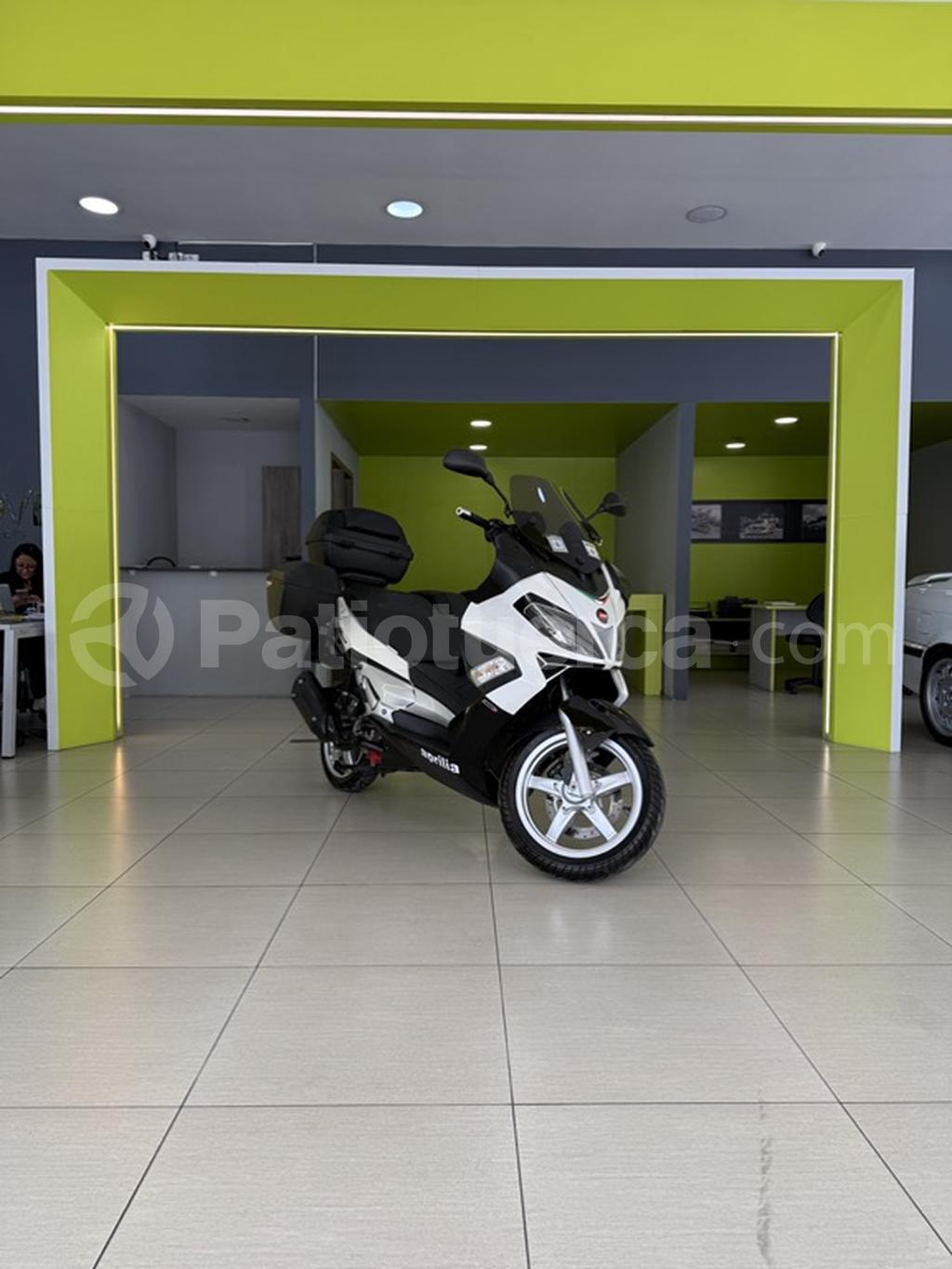 Aprilia SR Max 300 2012