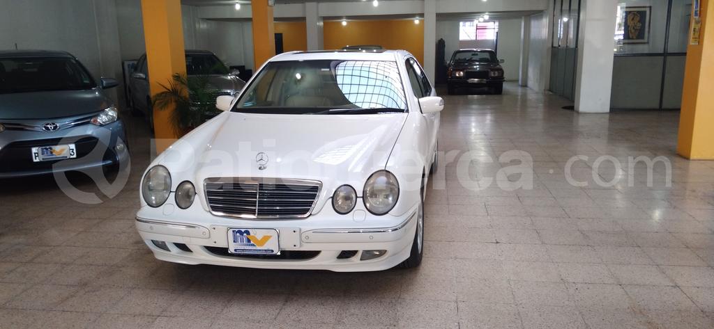 Mercedes Benz—™ E320