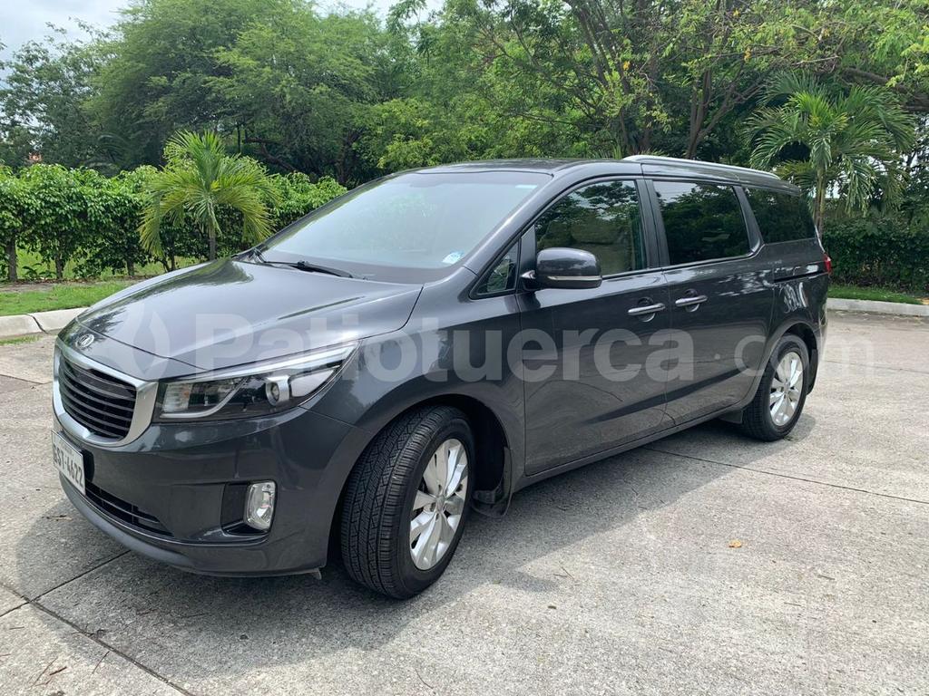 Kia Carnival