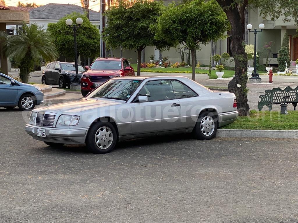 Mercedes Benz—™ 320E