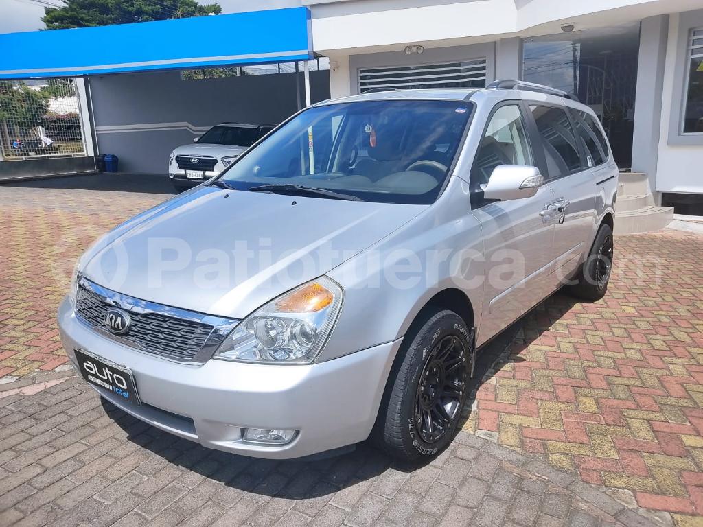 Kia Carnival