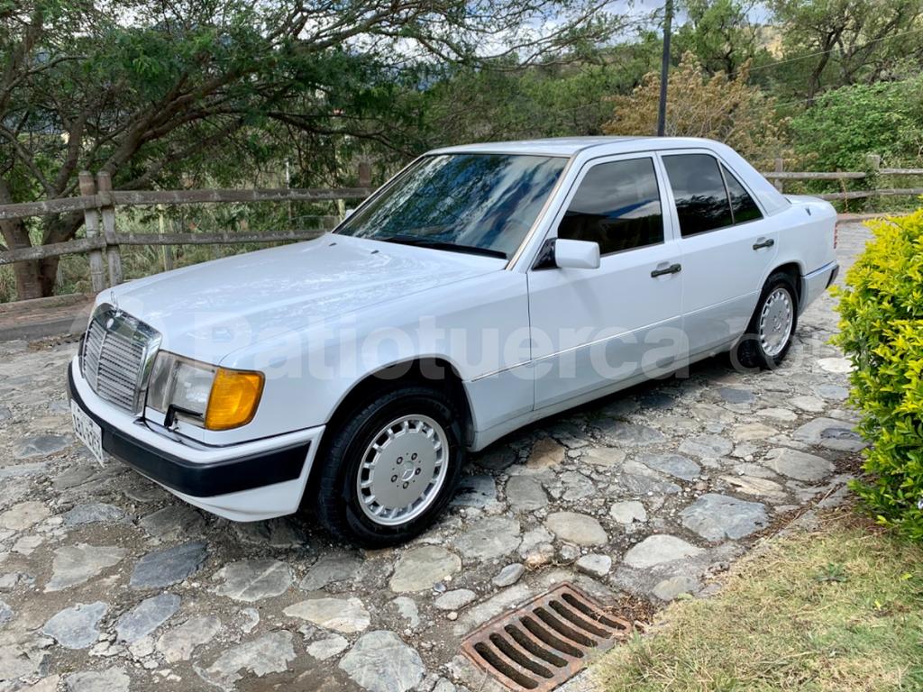 Mercedes Benz—™ 300E