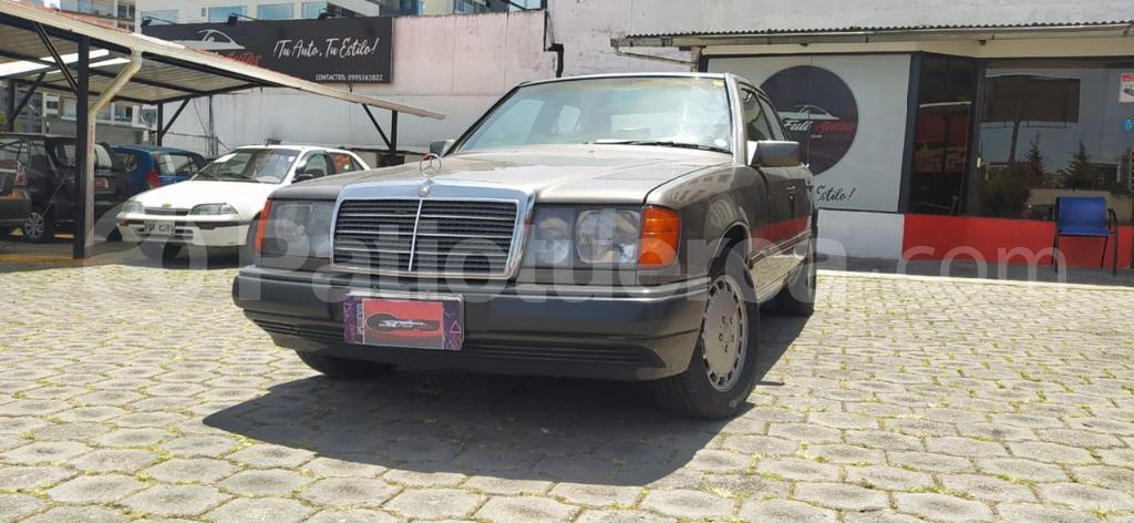 Mercedes Benz—™ 300E