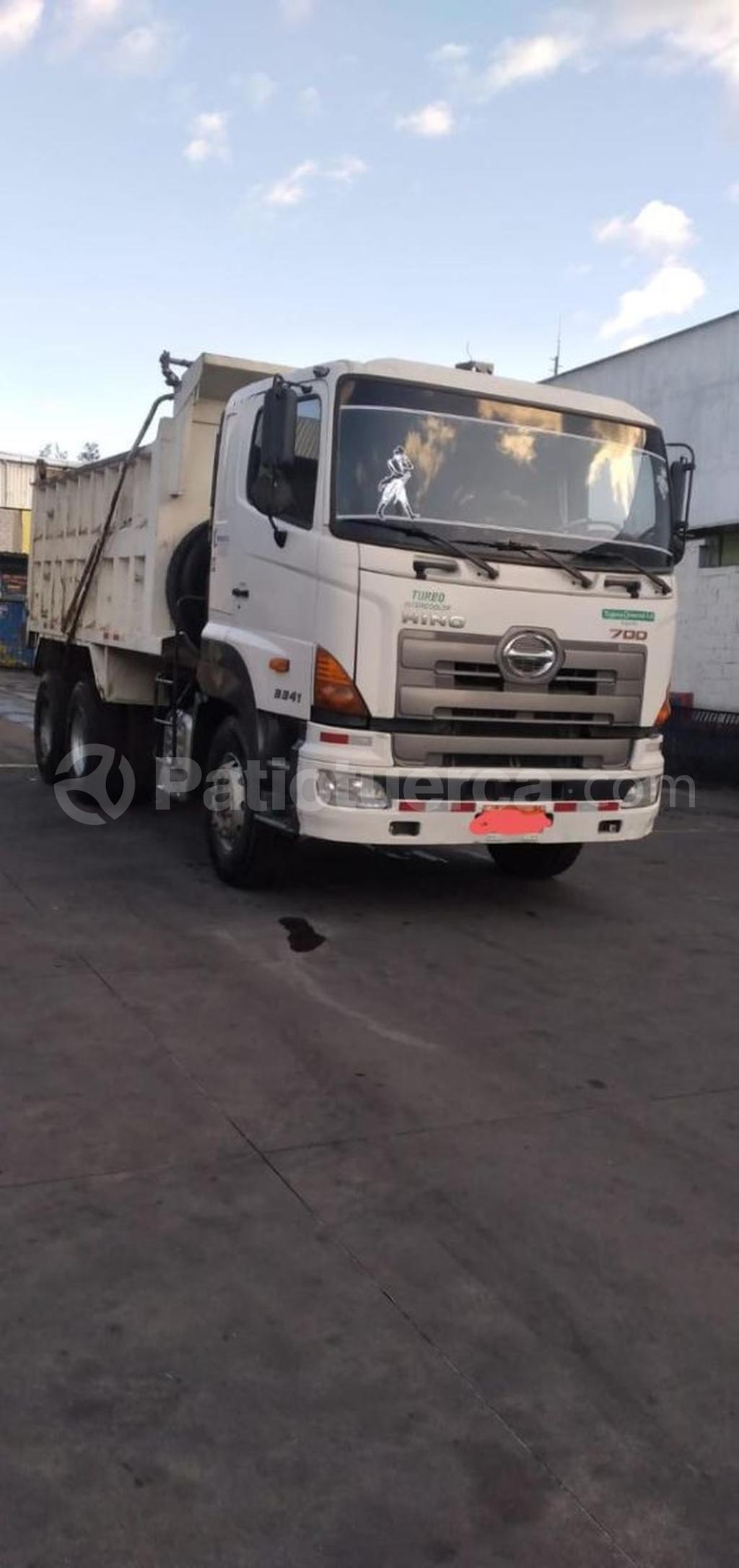 Hino 700 2015