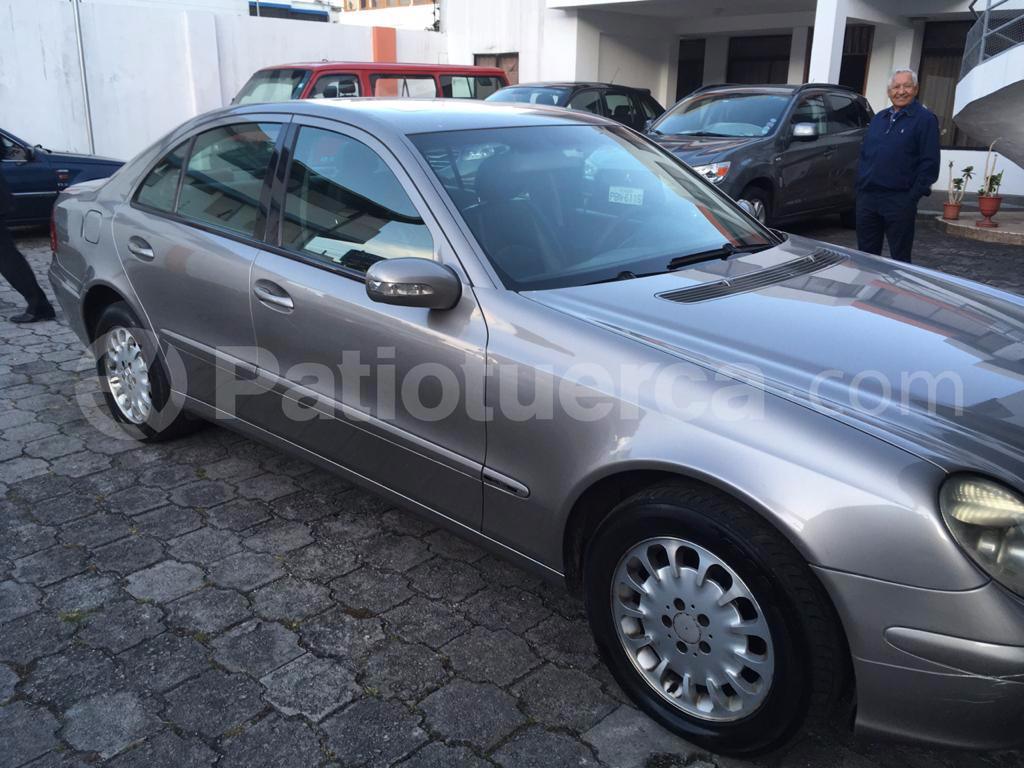 Mercedes Benz—™ 320E