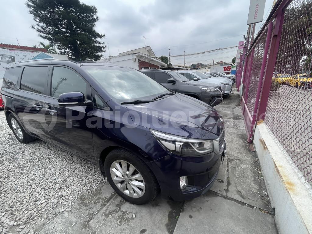 Kia Carnival