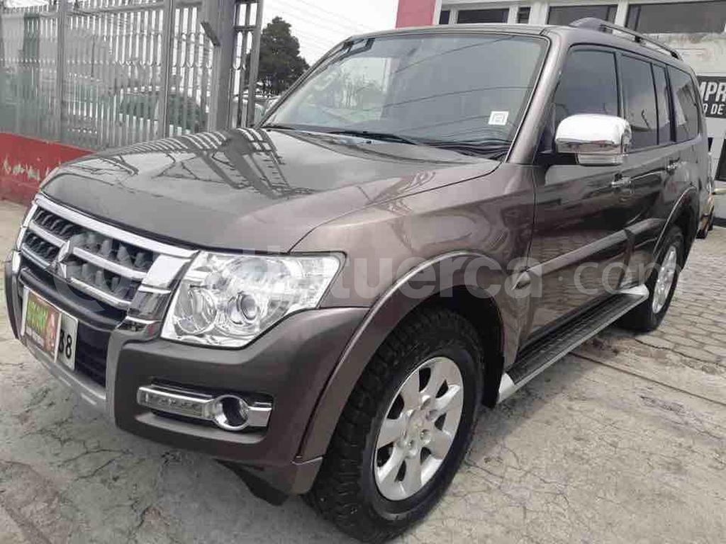 Mitsubishi Montero Blister