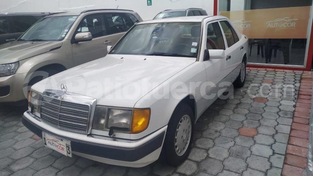 Mercedes Benz—™ 300E