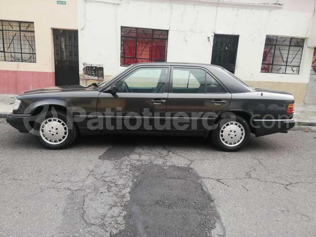 Mercedes Benz—™ CLA 200