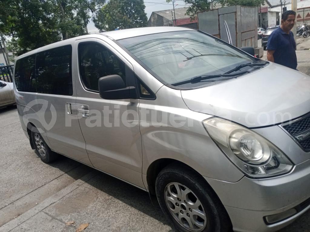 Hyundai H1 2010