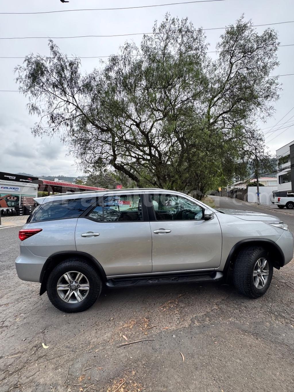 Toyota Fortuner 2.7