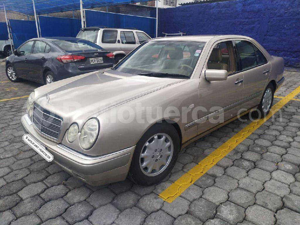 Mercedes Benz—™ E320