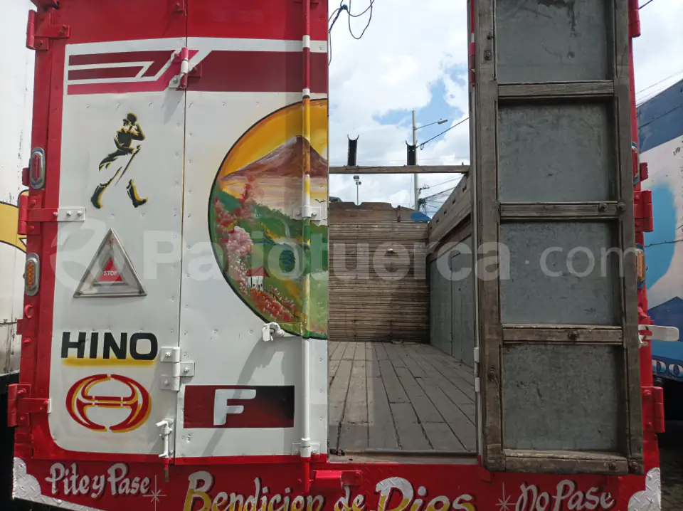 Foto 5 de Hino FC9JJSA