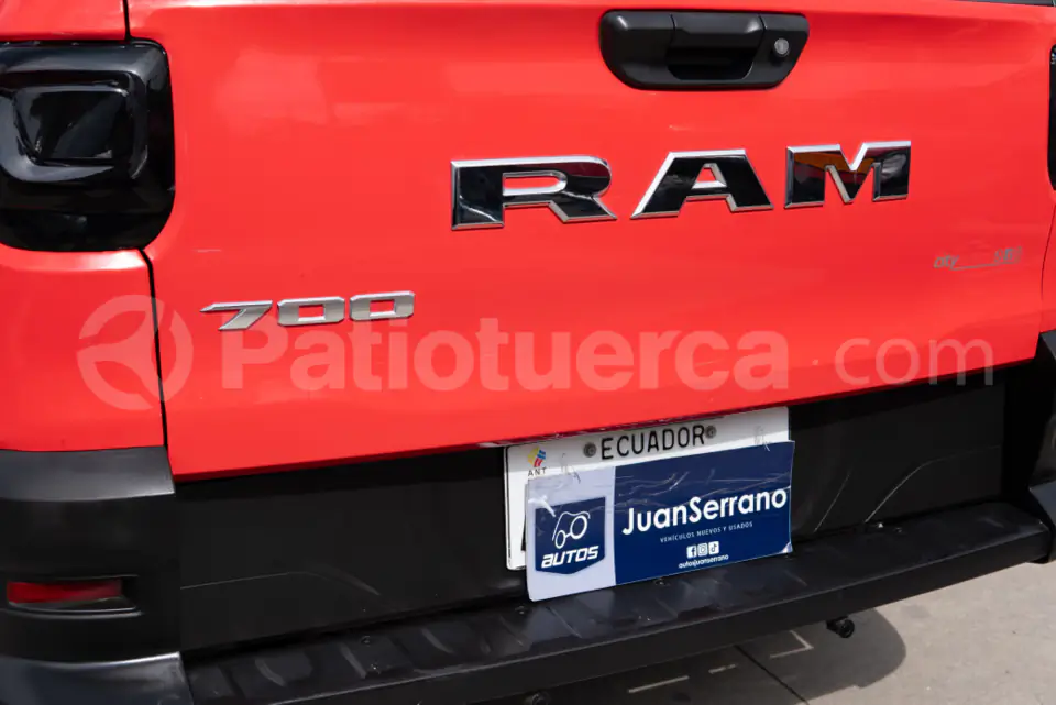 Foto 4 de Dodge RAM 700 Laramie