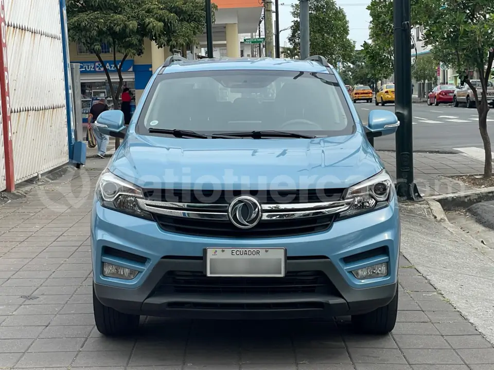 Foto 1 de DFSK GLORY 560