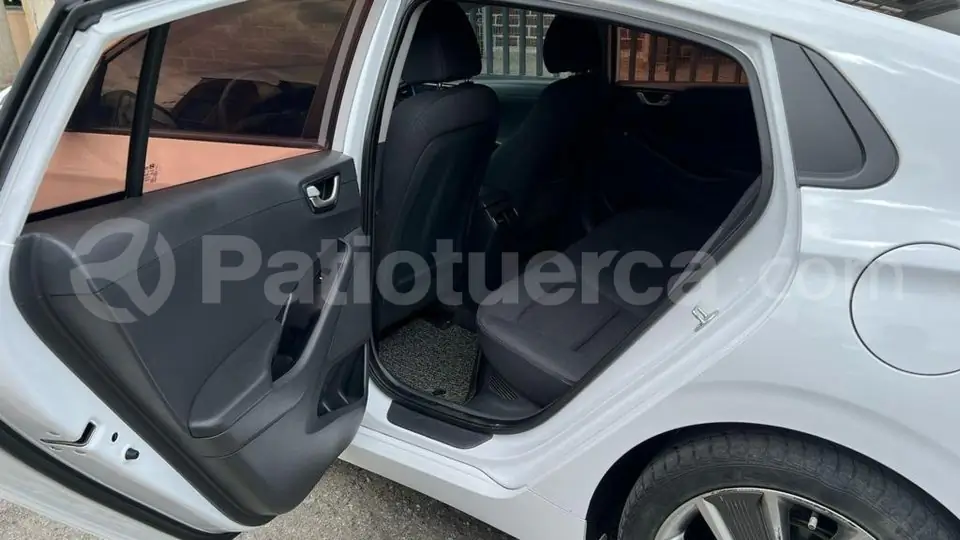Foto 9 de Hyundai Ioniq Hybrid