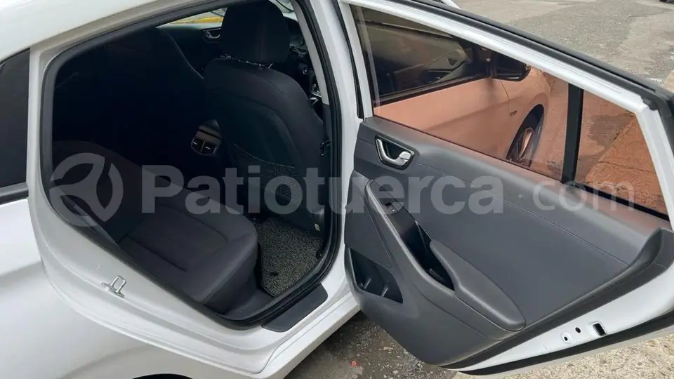 Foto 14 de Hyundai Ioniq Hybrid