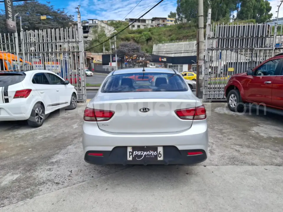 Foto 5 de Kia Rio LX AC