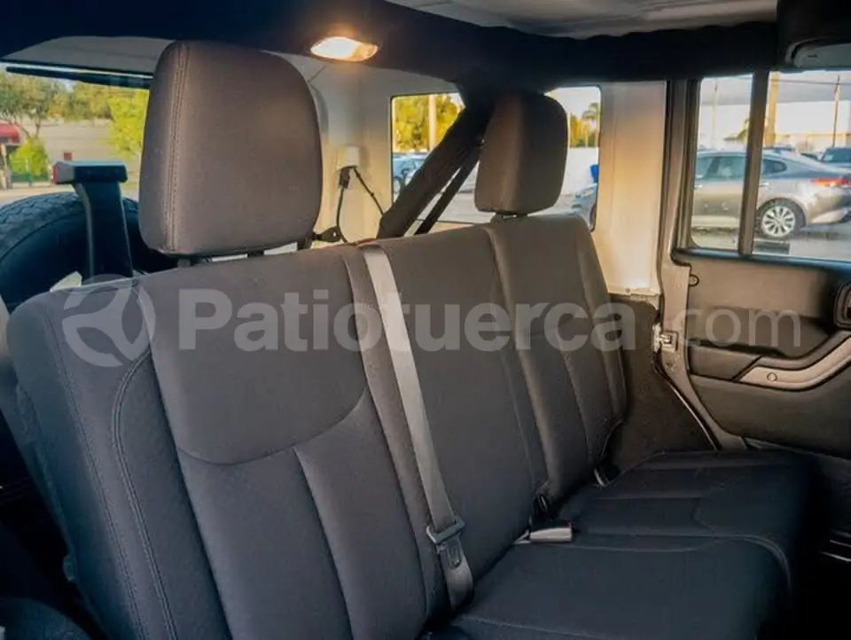 Foto 7 de Jeep Wrangler Unlimited Sport