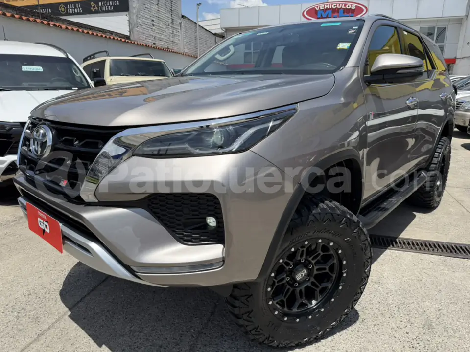 Foto 3 de Toyota Fortuner 4.0