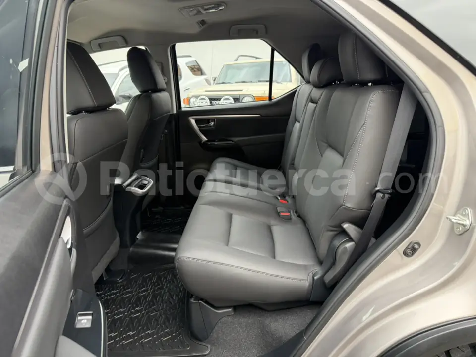 Foto 27 de Toyota Fortuner 4.0