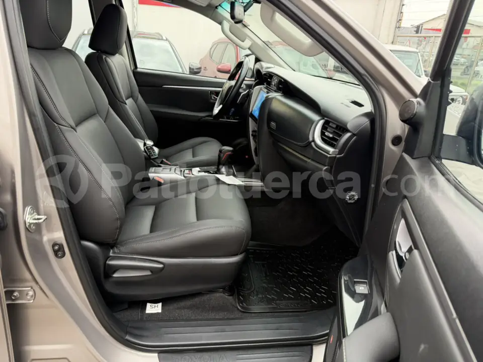 Foto 38 de Toyota Fortuner 4.0