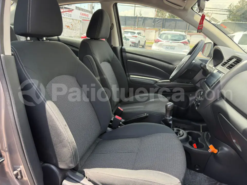 Foto 6 de Nissan Versa