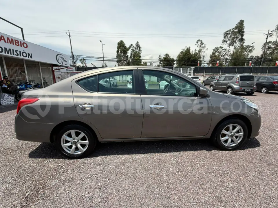 Foto 9 de Nissan Versa