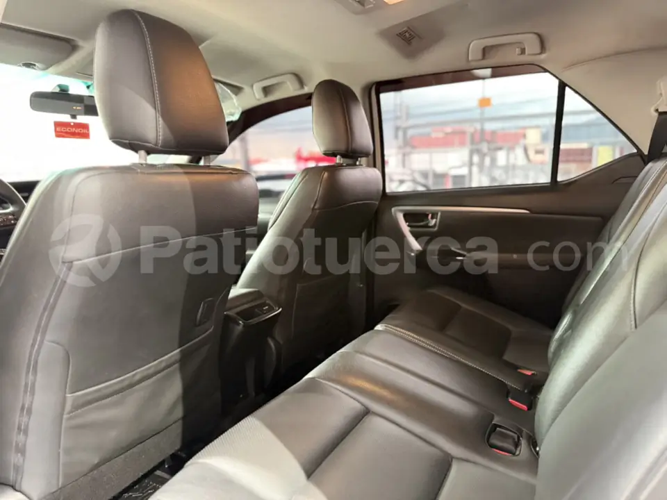 Foto 13 de Toyota Fortuner 2.7