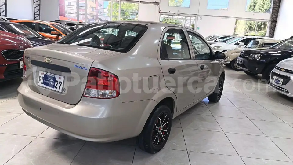 Foto 2 de Chevrolet Aveo Family