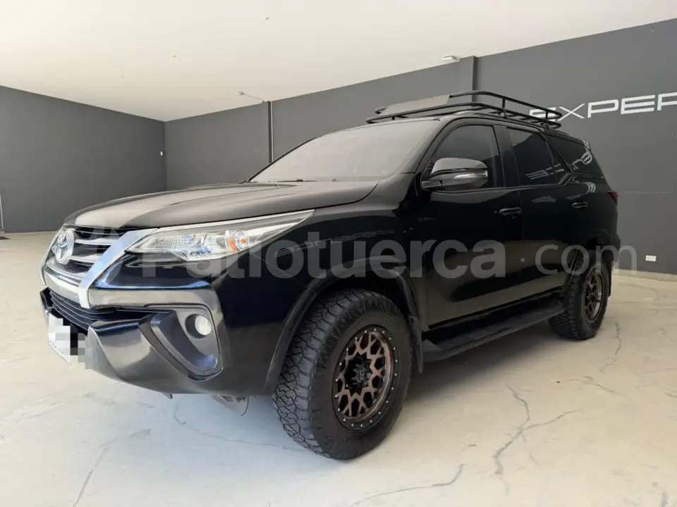 Foto 2 de Toyota New Fortuner