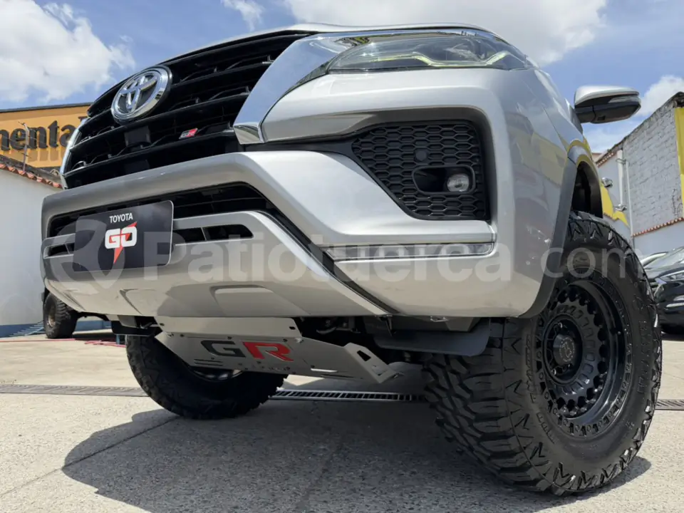 Foto 1 de Toyota Fortuner 4.0